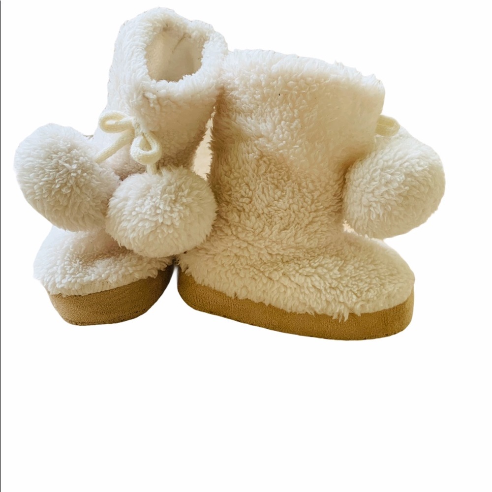 Gymboree Faux Fur Pom Pom Snow Princess Boots - Picture 7 of 9